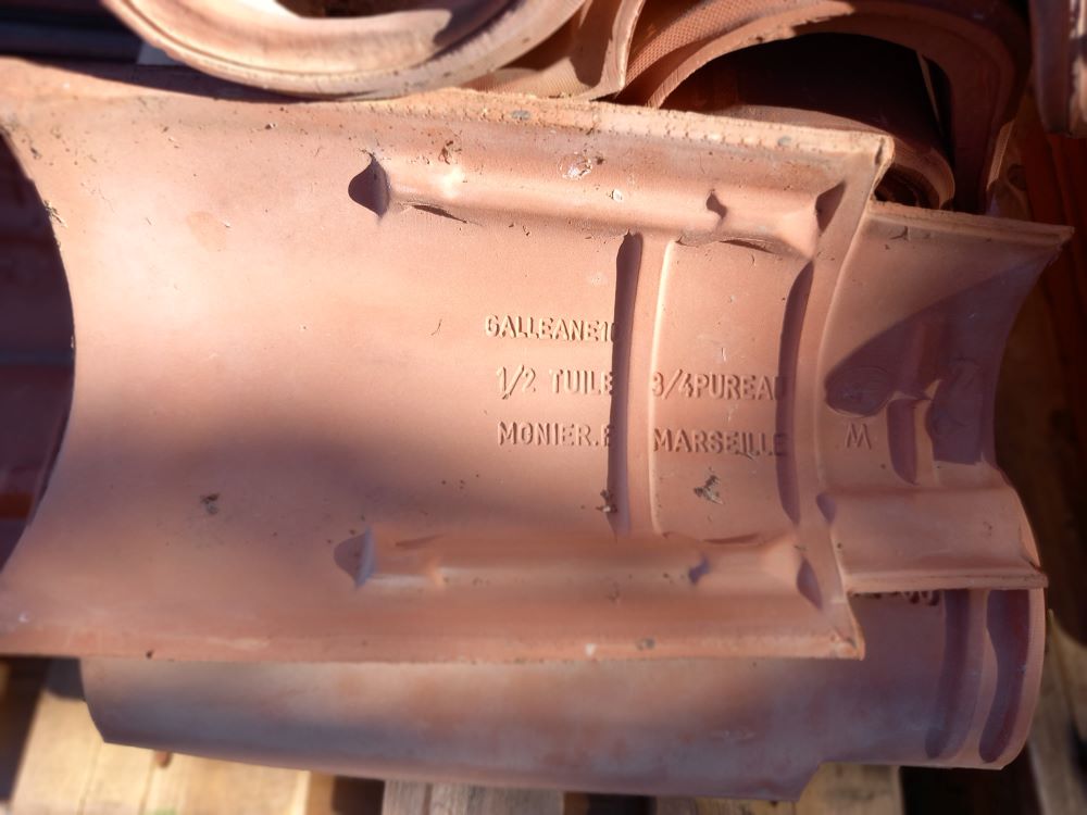 Tuile Galleane 10 demi-tuile 3/4 pureau monier marseille